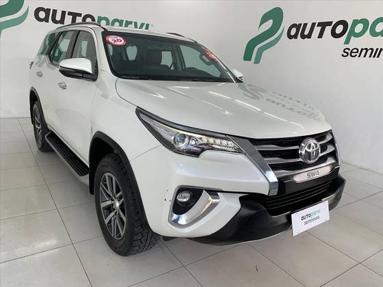 TOYOTA HILUX SW4 2.8 SRX 4X4 7 LUGARES 16V TURBO INTERCOOLER DIESEL 4P AUTOMÁTICO TOYOTA HILUX SW4 2.8 SRX 4X4 7 LUGARES 16V TURBO INTERCOOLER DIESEL 4P AUTOMÁTICO